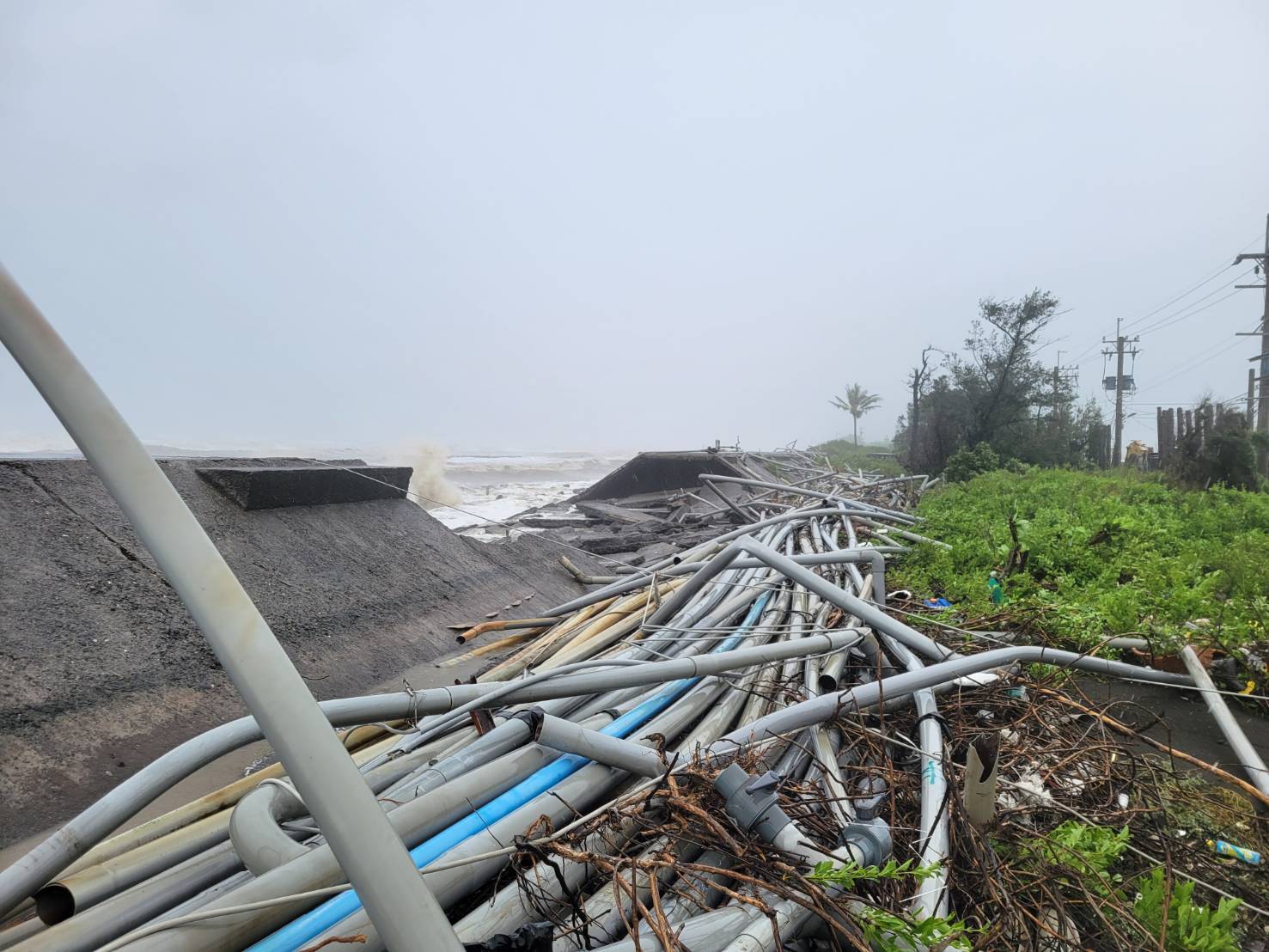 颱風山陀兒來襲　屏縣府撤離山區1499人枋寮海堤沖毀